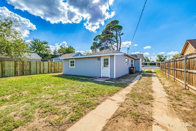 exterior space featuring a lawn