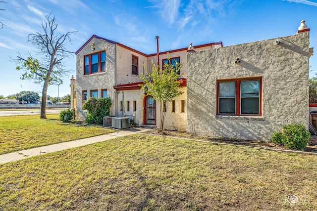 2318 Dallas St, San Angelo, TX 76901 - mediterranean / spanish house with stucco siding and a front yard