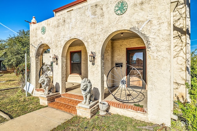2318 Dallas St, San Angelo, TX 76901 - entrance to property with a porch and stucco siding