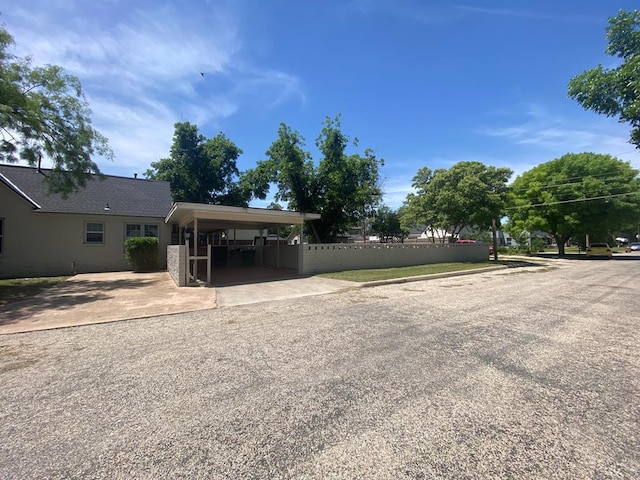 1001 S David St, San Angelo, TX 76903 - view of yard featuring concrete driveway and fence