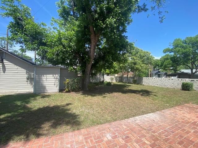 1001 S David St, San Angelo, TX 76903 - view of yard featuring a patio