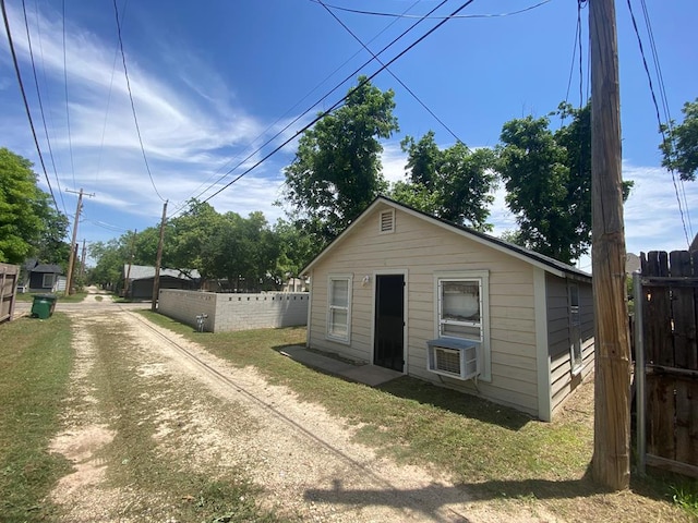 1001 S David St, San Angelo, TX 76903 - view of outdoor structure with fence
