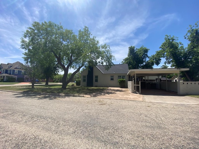 1001 S David St, San Angelo, TX 76903 - view of front of property featuring concrete driveway and fence