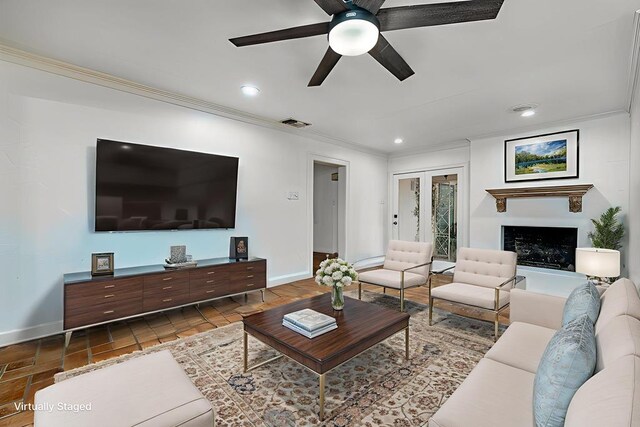 1510 Shafter St, San Angelo, TX 76901 - living area featuring ornamental molding, a ceiling fan, and recessed lighting