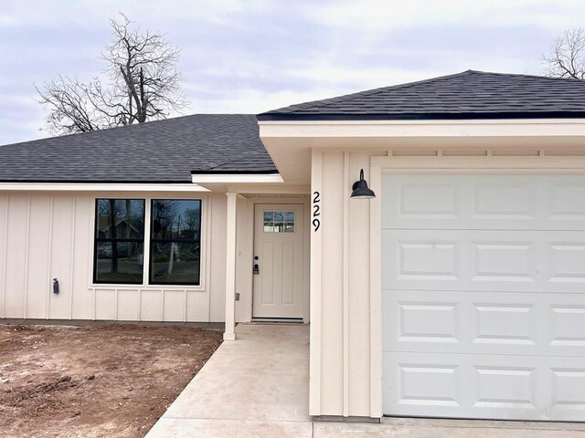 ranch-style house featuring a garage