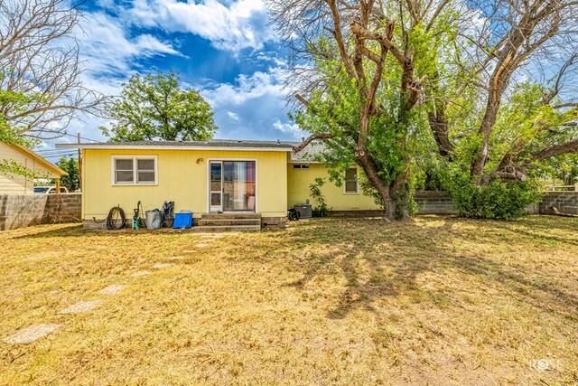 back of house featuring a yard