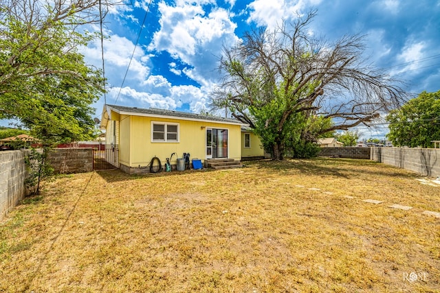 back of house featuring a yard