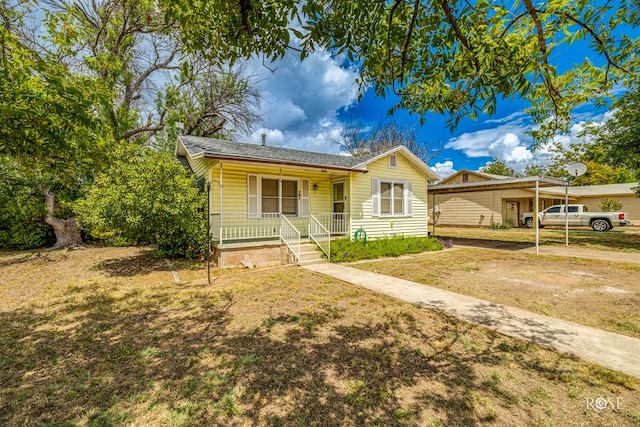 view of front of home featuring a front yard and covered porch