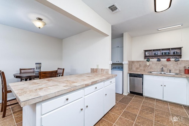 1726 S Park St, San Angelo, TX 76901 - kitchen with a peninsula, a sink, visible vents, washer / clothes dryer, and dishwasher