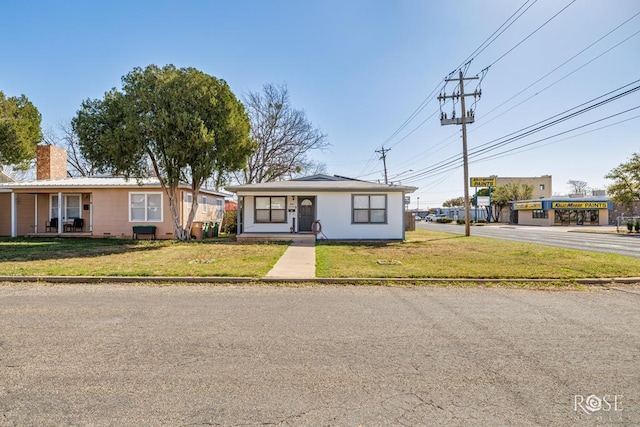 1726 S Park St, San Angelo, TX 76901 - view of front of house featuring a front yard and covered porch