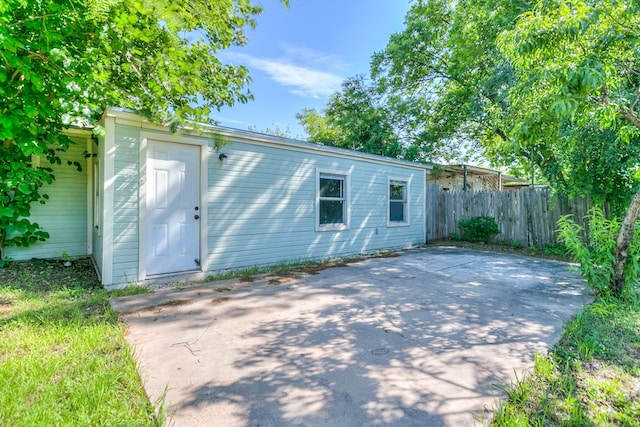 2818 Abilene St, San Angelo, TX 76901 - rear view of property with fence and a patio area