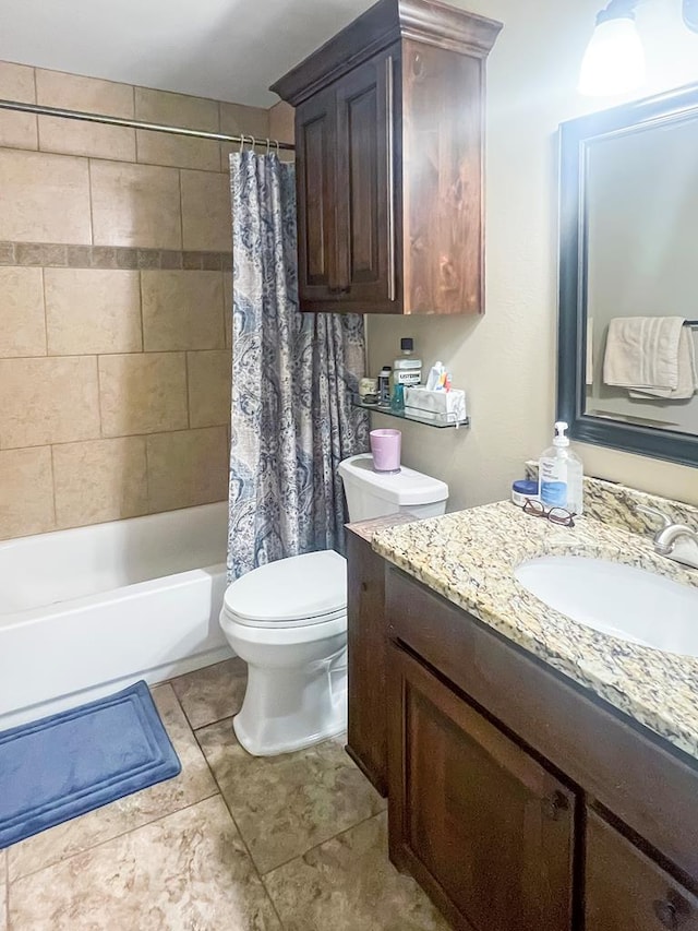 full bathroom featuring shower / tub combo with curtain, vanity, and toilet