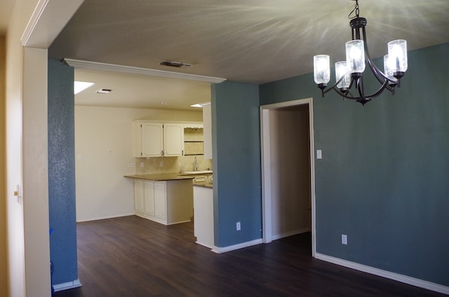 kitchen featuring visible vents, tasteful backsplash, white cabinets, a chandelier, and dark wood-style flooring