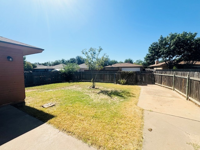 view of yard with a patio area