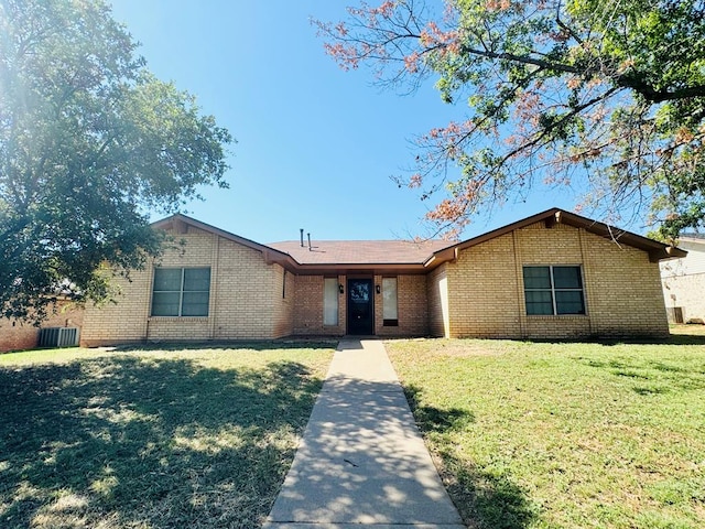 single story home featuring a front yard