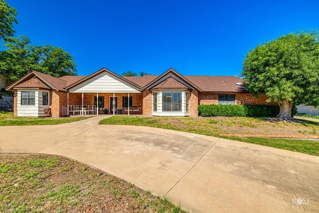 ranch-style home featuring covered porch