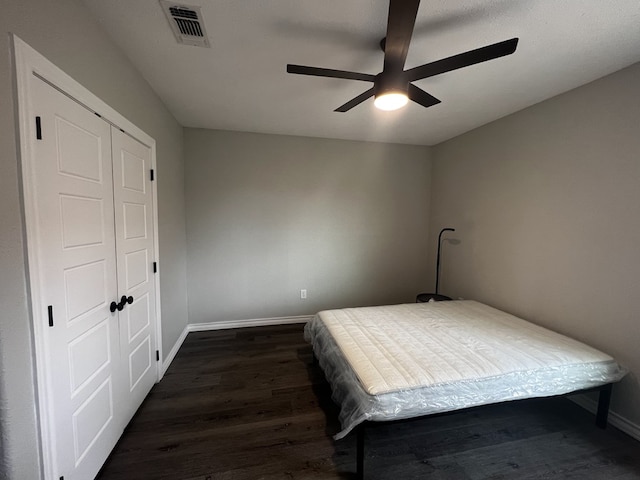 421 Howard St, San Angelo, TX 76901 - bedroom featuring baseboards, dark wood finished floors, and ceiling fan
