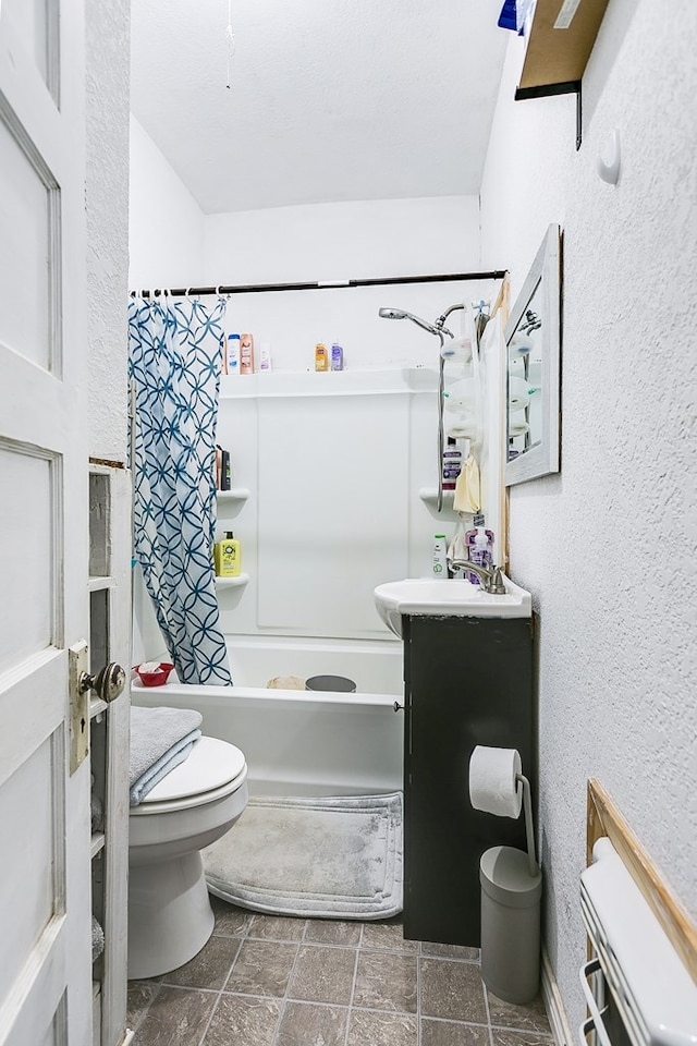 full bathroom with shower / bath combination with curtain, vanity, and toilet