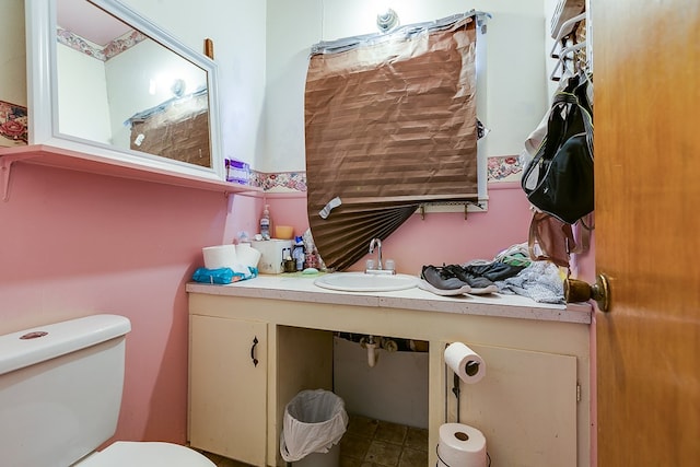 bathroom featuring sink and toilet