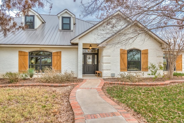 view of front of property with a front yard