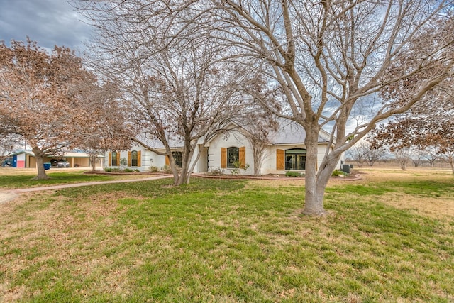 view of front of property with a front yard