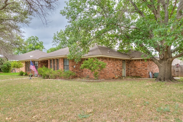 ranch-style home featuring a front yard