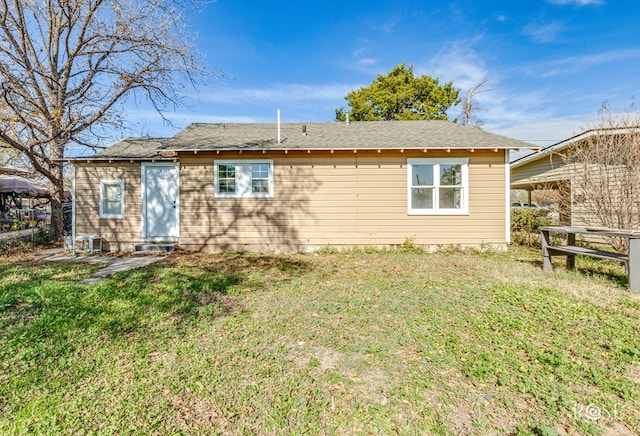 101 W 31st St, San Angelo, TX 76903 - back of house featuring a lawn