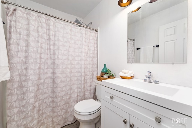 101 W 31st St, San Angelo, TX 76903 - bathroom with toilet, vanity, and a shower with shower curtain