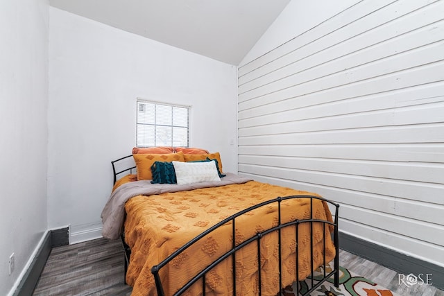 101 W 31st St, San Angelo, TX 76903 - bedroom featuring lofted ceiling, wood finished floors, and baseboards