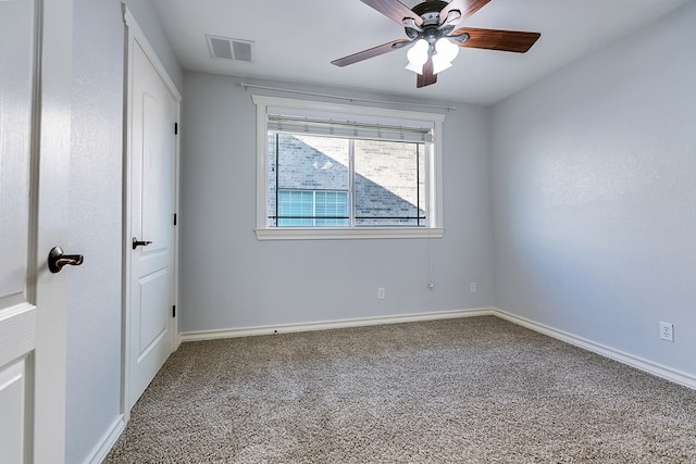 carpeted empty room featuring ceiling fan