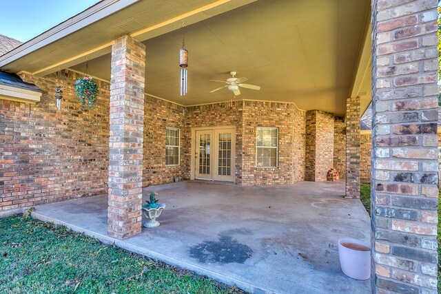 view of patio with ceiling fan