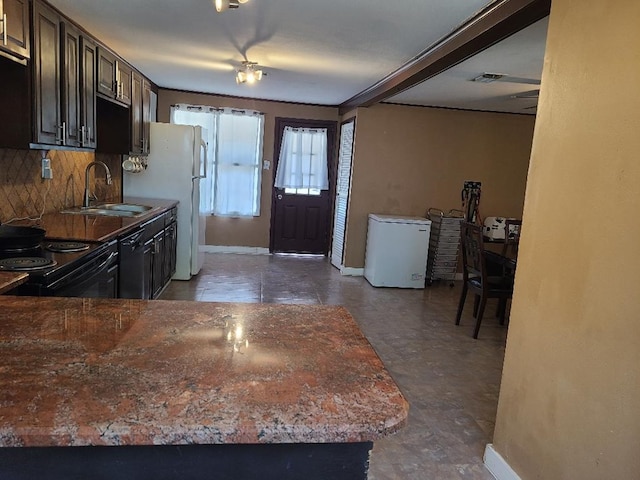 1811 Willow St, San Angelo, TX 76901 - kitchen featuring a sink, refrigerator, baseboards, tasteful backsplash, and black electric range