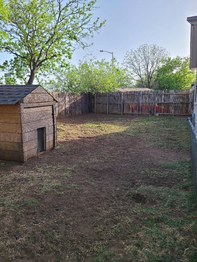 1811 Willow St, San Angelo, TX 76901 - view of yard
