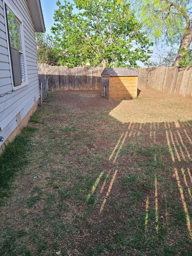 1811 Willow St, San Angelo, TX 76901 - view of fenced backyard