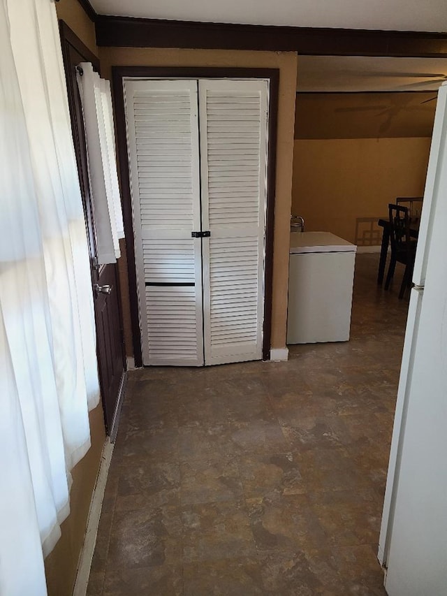 1811 Willow St, San Angelo, TX 76901 - laundry area featuring baseboards