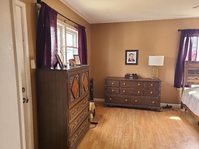 1811 Willow St, San Angelo, TX 76901 - bedroom featuring light wood-style floors, baseboards, and crown molding