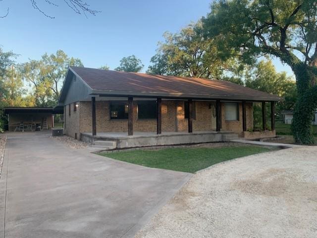 1619 Canal Rd, San Angelo, TX 76904 - view of front of house with a porch and asphalt driveway