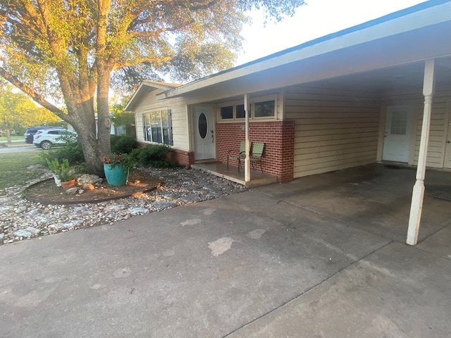 view of front facade featuring a carport