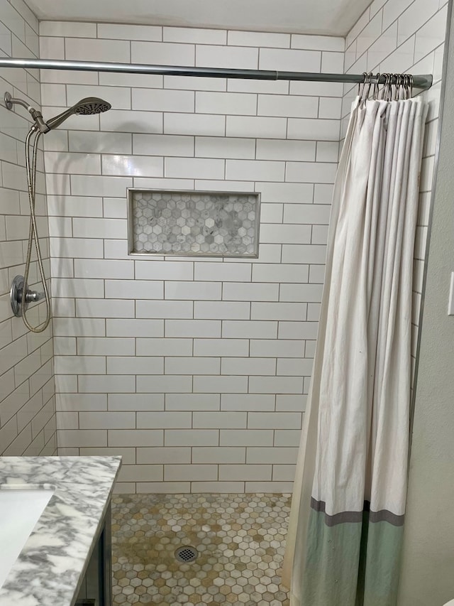 bathroom featuring a shower with curtain and vanity