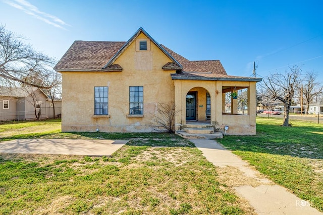 view of front of home with a front lawn