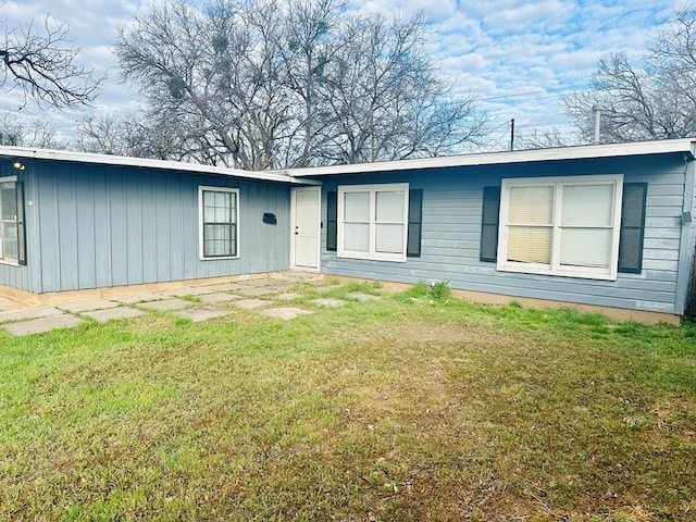 ranch-style home with a front lawn