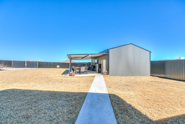 view of outdoor structure featuring a fenced backyard