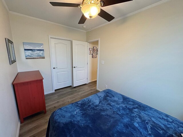 7754 S Copper Mountain Cir, San Angelo, TX 76901 - bedroom featuring wood finished floors, ornamental molding, and a ceiling fan