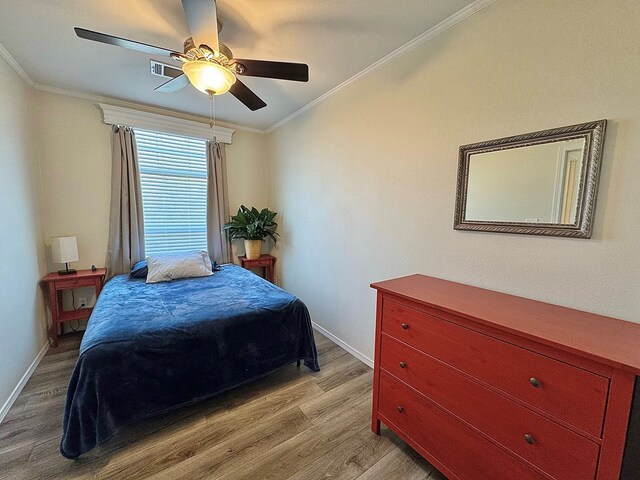 7754 S Copper Mountain Cir, San Angelo, TX 76901 - bedroom featuring light wood-type flooring, crown molding, and a ceiling fan