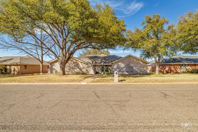 ranch-style home with a front yard