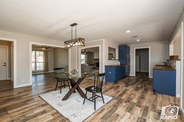dining area featuring ceiling fan, visible vents, recessed lighting, dark wood-style flooring, and baseboards