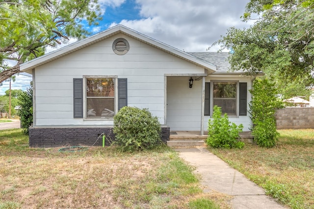 bungalow-style house with a front lawn