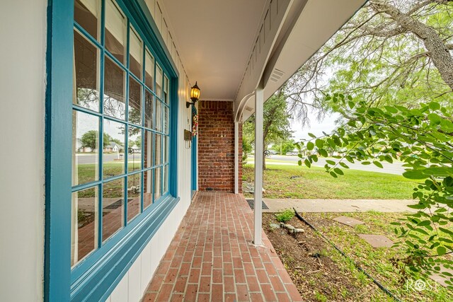 1902 College Hills Blvd, San Angelo, TX 76904 - view of covered porch