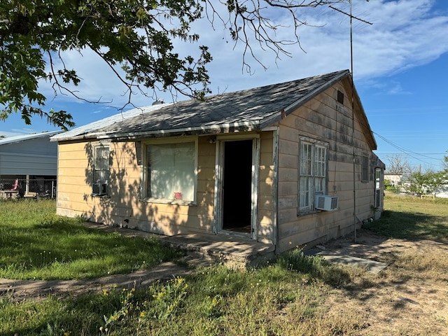 view of front facade with cooling unit and a front yard