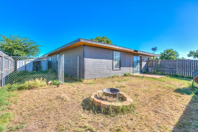 3101 Grove Dr, San Angelo, TX 76903 - rear view of house featuring a fire pit and a fenced backyard